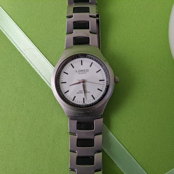Loreo Quartz Lightweight Ultrathin Watch - Picture 1 of 5